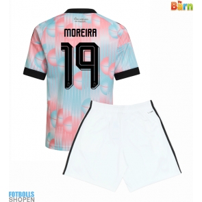 Billiga Belgien Diego Moreira #19 Bortatröja Barn VM 2026 Kortärmad (+ Korta byxor)
